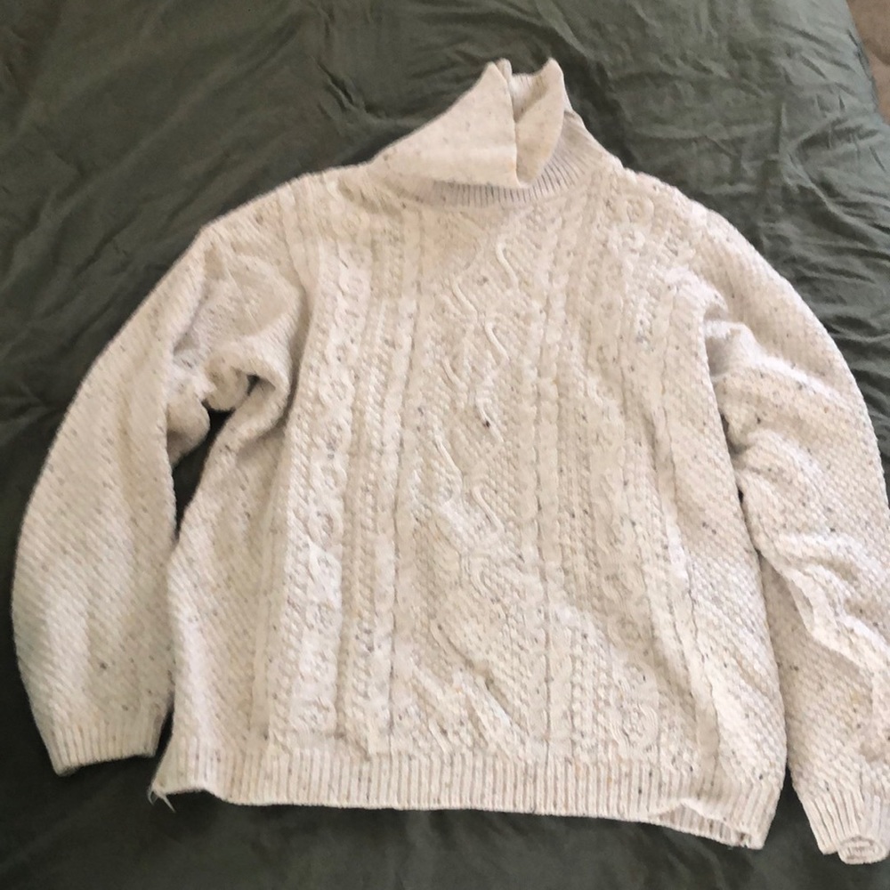 Vintage cable knit turtleneck size medium